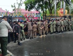 Sigap..! Sejumlah Personel Satpol-PP Provinsi Kalteng Turut Amankan Aksi Demo di Kantor Gubernur