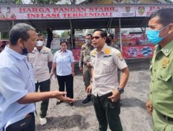Gangguan Trantibum Pada Kegiatan Pasar Penyeimbang Di Kompleks Stadion Sanaman Mantikei, Satpol PP Provinsi Kalteng Turunkan Anggota