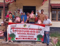 Semangat Kemerdekaan, BGA Reg Mentaya dan Koperasi Mitra Bagikan Sembako Gratis ke Warga
