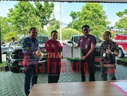 Dishut Kalteng Serahkan Bantuan Mobil Operasional Guna Antisipasi Karhutla