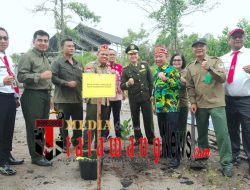Pj. Sekda Kota Palangka Raya Turut Serta Lakukan Penanaman Pohon di HUT POLHUT ke- 57