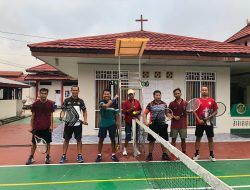 Berolahraga, Kadivpas Kanwil Kemenkumham Kalteng Bermain Tennis Bersama Pegawai Lapas Sampit