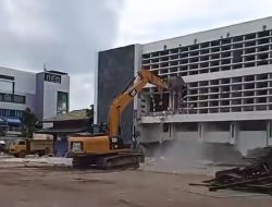 Sejumlah Tokoh Masyarakat Tolak Pembongkaran Gedung Bersejarah, Namun Tetap Dilakukan