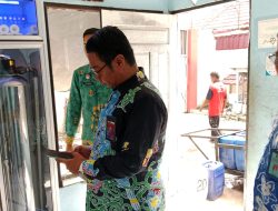 Pastikan Layak Dikonsumsi, Kalapas Sampit Kemenkumham Kalteng Kontrol Kondisi Mesin Air Minum Isi Ulang Lapas Sampit
