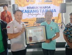 Fairid Naparin Dapat Penghargaan Atas Dedikasi Sosial, Dorong Perda untuk Karang Taruna