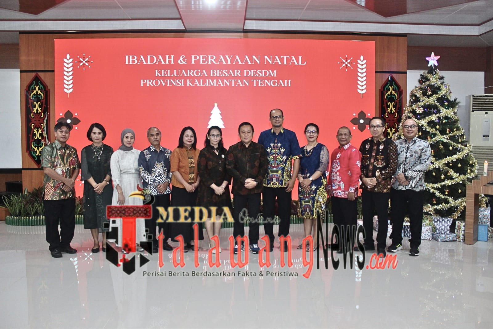Foto Bersama Keluarga besar Dinas Energi dan Sumber Daya Mineral (ESDM) Provinsi Kalimantan Tengah.
