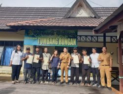 Penyerahan Sertifikat PTSL di Kelurahan Tumbang Rungan