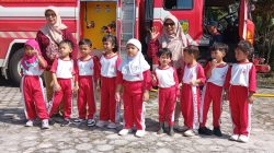 Edukasi Sejak Dini: Siswa PAUD AL Furqan Palangka Raya Kenali Profesi Mulia Pemadam Kebakaran