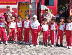 Edukasi Sejak Dini: Siswa PAUD AL Furqan Palangka Raya Kenali Profesi Mulia Pemadam Kebakaran