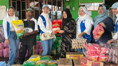 Ketua IWAPI Kalteng Pimpin Langsung Penyaluran Bantuan Korban Kebakaran di Palangka Raya