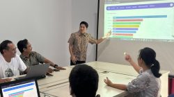 Wakil Bendahara KONI Kalteng, Rio Kriswana, saat memberikan materi.