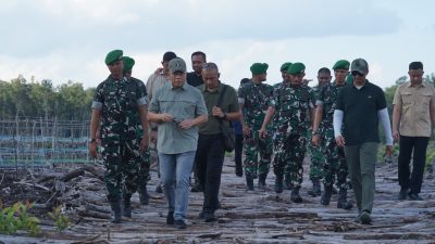 Pangdam XXII/ TB Tinjau Dua Yonif