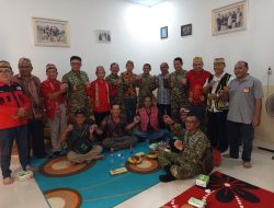 Tim Penyuluh Karhutla Mabes TNI Dialog Bersama Dewan Adat Dayak Kubu Raya